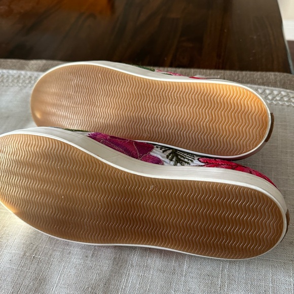 Embroidered Shoes - Picture 4 of 5